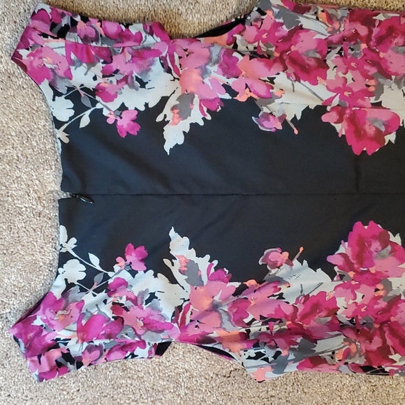 Dress - Picture 4 of 4